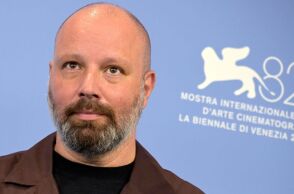 Ο Γιώργος Λάνθιμος δηλώνει ότι κάνει διάλειμμα από τον κινηματογράφο μετά την κυκλοφορία του Bugonia, έπειτα από μια έντονη τριετία με τρεις μεγάλες ταινίες.