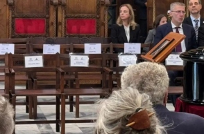 Απούσα η αντιπολίτευση από την κηδεία του Διονύση Σαββόπουλου