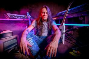 Ο Μπομπ Κατσιώνης παρουσίασε μια συγκινητική εκτέλεση του εθνικού ύμνου με ηλεκτρική κιθάρα, τιμώντας την επέτειο της 28ης Οκτωβρίου.