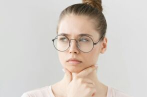 Το να ξεχνάμε ονόματα δεν είναι ελάττωμα χαρακτήρα - Συνδέεται με τον τρόπο που η μνήμη κωδικοποιεί νόημα, πλαίσιο και συναίσθημα στον εγκέφαλο.