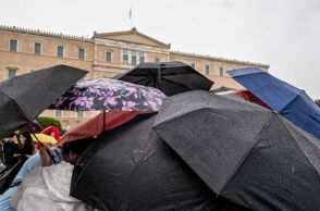 Ο καιρός σήμερα, Σάββατο 1 Νοεμβρίου: Βροχές, καταιγίδες και μικρή άνοδος της θερμοκρασίας - Αναλυτική πρόγνωση για όλη την Ελλάδα από το meteo και την ΕΜΥ