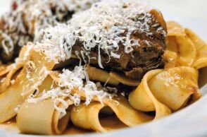 Τρελή Ροδιά, Πετράλωνα