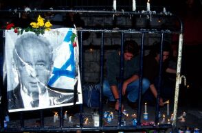 Σαν σήμερα 4 Νοεμβρίου 1995: Η δολοφονία του Γιτζάκ Ράμπιν στο Τελ Αβίβ