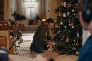 Η αλυσίδα John Lewis παρουσίασε τη διαφήμιση για τα Χριστούγεννα 2025 - Μια συγκινητική ιστορία πατέρα και γιου με μουσική επένδυση ένα κλασικό dance κομμάτι 