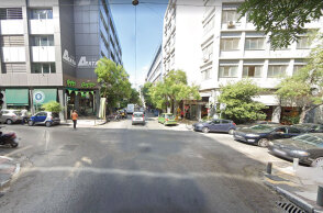 Σημερινή κατάσταση στη διασταύρωση Ιπποκράτους και Σκουφά, Αθήνα.