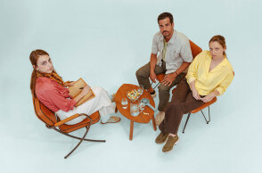 Η σκηνοθέτρια Τζέσικα Κούρτεση μιλάει στην ATHENS VOICE για το θεατρικό έργο Nevermind