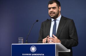 Ο κυβερνητικός εκπρόσωπος Παύλος Μαρινάκης καταδίκασε την επίθεση με γκαζάκι στα γραφεία της Ομάδας Αλήθειας, τονίζοντας ότι στόχος ήταν ο εκφοβισμός.