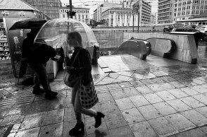 Η Αθήνα των αντιθέσεων: 20 κλικ μέσα στην καταιγίδα