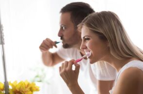 Οι οδοντίατροι προειδοποιούν: Το βούρτσισμα δοντιών δύο φορές τη μέρα δεν είναι πάντα το σωστό - Τα λάθη που κάνουμε στην καθημερινή μας στοματική υγιεινή