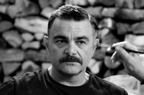 Άννα Μαρία Χατζηστεφάνου: Φωτογραφίζοντας τη «Σπασμένη Φλέβα» του Γιάννη Οικονομίδη