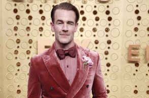 Ο ηθοποιός Τζέιμς Βαν Ντερ Μπικ πουλά αναμνηστικά από το Dawson’s Creek και άλλες δουλειές του για να χρηματοδοτήσει τη θεραπεία του καρκίνου του. 