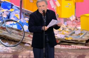 Νέα τηλεοπτική κόντρα με πρωταγωνιστές τον Γιώργο Λιάγκα και τον Λάκη Λαζόπουλο μετά από εξώδικο που έστειλε ο παρουσιαστής.