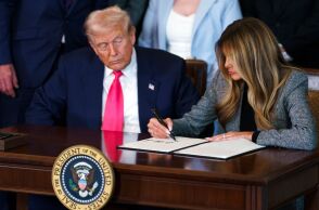 Η Μελάνια Τραμπ υπέγραψε εκτελεστικό διάταγμα για την αναδοχή, παρά το γεγονός ότι δεν έχει εξουσία - Οι αντιδράσεις για τη συμβολική κίνηση