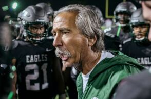 Καλιφόρνια: Ο 66χρονος πρώην προπονητής αμερικανικού ποδοσφαίρου Τζον Μπιμ, γνωστός από τη σειρά του Netflix, πυροβολήθηκε στην πανεπιστημιούπολη του Όκλαντ