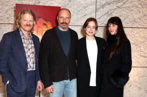 Η ηθοποιός Ντακότα Τζόνσον συντόνισε συζήτηση για το «Bugonia» του Γιώργου Λάνθιμου και πρότεινε με χιούμορ τον εαυτό της για την επόμενη ταινία του.