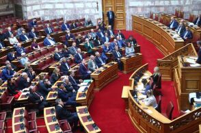 Φυσικά και θα έπρεπε να είναι μεγαλύτερος ο μισθός των βουλευτών