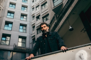 Γιάννης Οικονομίδης: Ο σκηνοθέτης και σεναριογράφος μιλάει στην Athens Voice για τη νέα του ταινία Σπασμένη Φλέβα