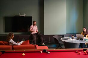 Τρεις εκπρόσωποι της Gen Z ανοίγουν τα χαρτιά τους: «Αν νιώσω ότι δεν με σέβονται, πάω παρακάτω»