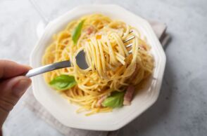 Η Ιταλία καταγγέλλει «ιταλοφανείς» σάλτσες στο κατάστημα του ευρωκοινοβουλίου και ζητά έρευνα για παραπλανητική επισήμανση.