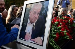 Αλέκος Φλαμπουράρης: Σε κλίμα συγκίνησης το τελευταίο αντίο στο Πάρκο Ελευθερίας