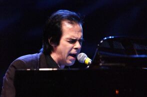 Νικ Κέιβ: Η έκθεση «Stranger Than Kindness» είναι πλέον προσβάσιμη για όλους σε ψηφιακή μορφή 