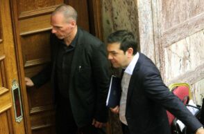 Ο Βαρουφάκης απαντά στον Τσίπρα: Αυτοεξευτελισμός όσα λέει για τα «κουπόνια»