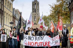 Οι Ευρωπαίοι προοδευτικοί πρέπει να λύσουν τη στεγαστική κρίση για να νικήσουν την ακροδεξιά, λένε ερευνητές © EPA/Koen Van Weel
