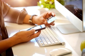 Πληρωμή οφειλών μέσω κινητού, υπολογιστή με τη χρήση κάρτας