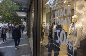 Τι ώρα κλείνουν σήμερα τα εμπορικά καταστήματα