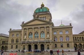 Ελβετία: Η χώρα που φοβάται να αγγίξει τον μεγάλο πλούτο 