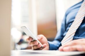 Η Google ενεργοποιεί αρχειοθέτηση RCS/SMS σε εταιρικά κινητά, επιτρέποντας στους εργοδότες να διαβάζουν μηνύματα παρά την κρυπτογράφηση