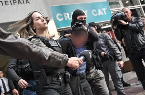 Σαλαμίνα: Συνεχίζεται η έρευνα για τη δολοφονία της 75χρονης από τη νύφη της