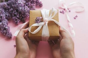 Ποιοι γιορτάζουν σήμερα 8 Δεκεμβρίου 2025; Το εορτολόγιο της Athens Voice σου τους θυμίζει. Μην ξεχάσεις να τους δώσεις τις καλύτερες ευχές σου!