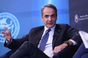 Γιατί χαίρεται ο Μητσοτάκης και χαμογελάει, πατέρα; 