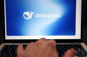 Η κινεζική DeepSeek έκανε open source μοντέλο τεχνητής νοημοσύνης που έλαβε χρυσό μετάλλιο στη Διεθνή Μαθηματική Ολυμπιάδα για την ικανότητα συλλογισμού του.