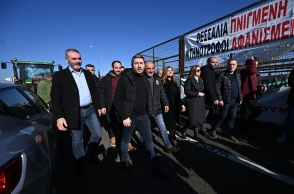 Ο Νίκος Ανδρουλάκης στα μπλόκα των αγροτών στην Καρδίτσα και τα Τρίκαλα