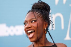 TikTok: Aνακοίνωσε τα μουσικά highlights του 2025 - KATSEYE, Connie Francis και Doechii πρωταγωνιστούν στις τάσεις της χρονιάς στην πλατφόρμα