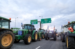 Αγρότες στο μπλόκο της Νίκαιας