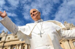 Πόσες μεραρχίες έχει ο Πάπας;