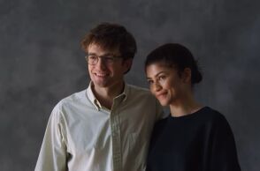 Δόθηκε στη δημοσιότητα το πρώτο τρέιλερ της ταινίας «The Drama» της A24, με πρωταγωνιστές τους Ρόμπερτ Πάτινσον και Ζεντάγια - Πρεμιέρα 3 Απριλίου 2026.