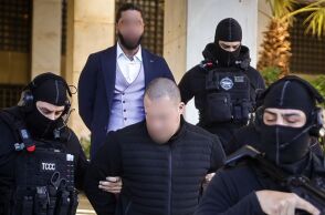 Στα δικαστήρια Καλαμάτας οι δύο συλληφθέντες για τη διπλή δολοφονία στη Φοινικούντα - Κατηγορούνται για ηθική αυτουργία - Αναμένεται να ζητήσουν προθεσμία