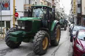 Λαμία: 53χρονη αγρότισσα συνελήφθη για βίντεο στα social media που προέτρεπε σε βία κατά αστυνομικών στις αγροτικές κινητοποιήσεις.
