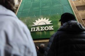 ΠΑΣΟΚ: Ο Ανδρέας Σπυρόπουλος ζητά την απομάκρυνση του Γιώργου Λαμπράκη, ο οποίος συνελήφθη στο πλαίσιο της έρευνας για τις παράνομες επιδοτήσεις του ΟΠΕΚΕΠΕ.