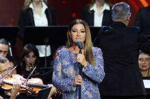 Έλενα Παπαρίζου