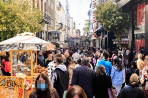 Κόσμος στην Ερμού