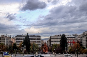 Συννεφιασμένος ουρανός πάνω από την Αθήνα