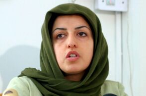 Δύο φορές στα επείγοντα μεταφέρθηκε η νομπελίστρια Ναργκίς Μοχαμαντί μετά τη σύλληψή της