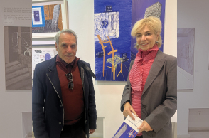 Ο Κυριάκος Μορταράκος με την Κατερίνα Κοσκινά στην Πινακοθήκη Δήμου Αθηναίων, στην αναδρομική έκθεσή του με τίτλο «Αναδρομή».