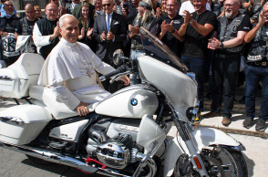 Καρδινάλιος Ρόμπερτ Πρέβοστ: Πάπας Λέων ΙΔ’