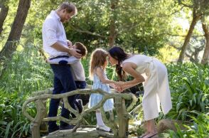 Πρίγκιπας Χάρι και Μέγκαν Μαρκλ: Δημοσίευσαν χριστουγεννιάτικη οικογενειακή φωτογραφία με τα παιδιά τους, Άρτσι και Λίλιμπετ